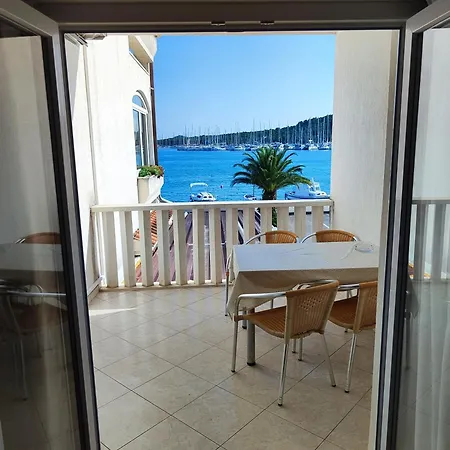 Ruza Rg * Rogoznica (Sibenik-Knin)