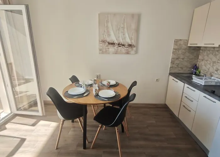 Ruza Rg Rogoznica (Sibenik-Knin)